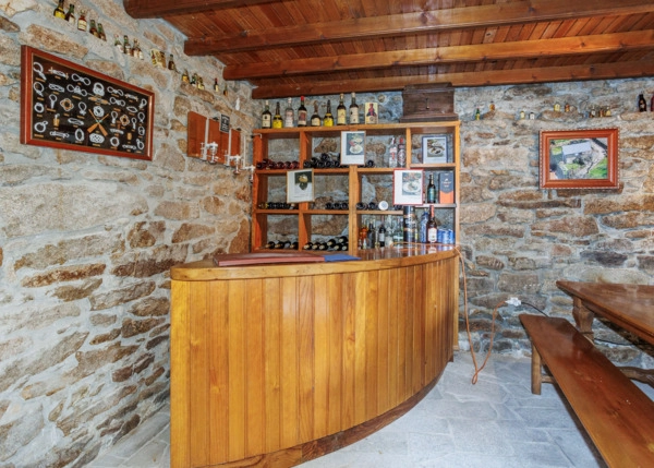  Galicia, Pontevedra, Rodeiro, casa de campo, interior bar