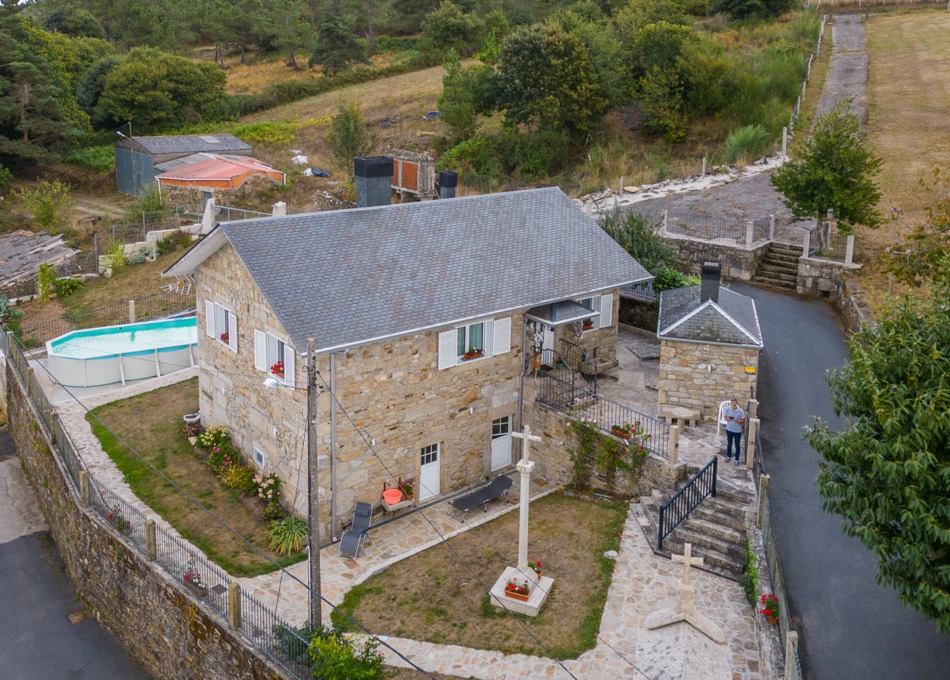 Galicia, Pontevedra, Rodeiro, casa de campo, vista area 1