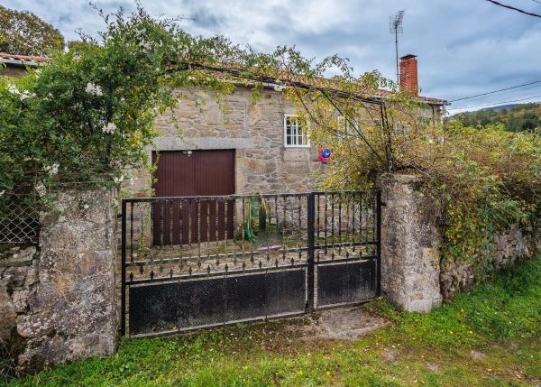 1876- Galicia, Lugo, Chantada, casa de campo, vista entrada, portalon 