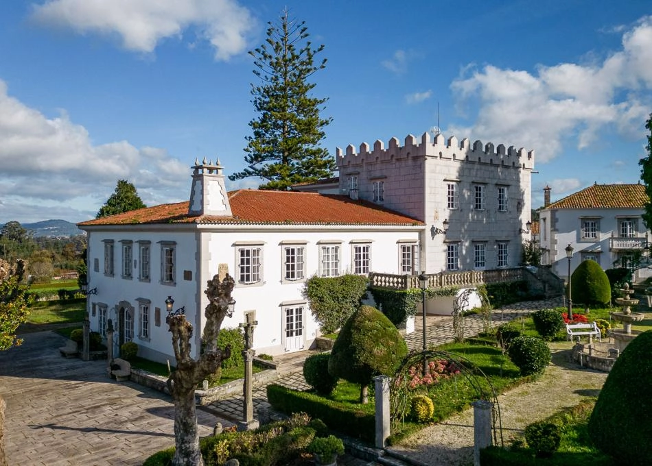 Galicia, La Coruña, Bergondo, Pazo de Armuño, vista principal