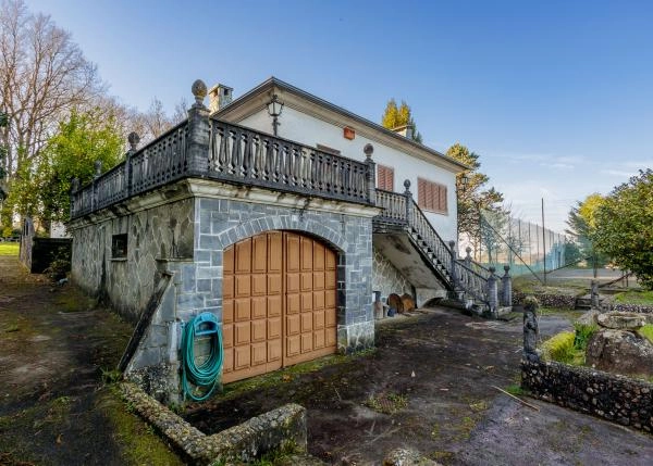 1897- Galicia, Rodeiro Pontevedra, chalet, entrada garaje
