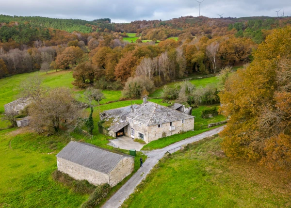 1556- Galicia, Lugo, Sarria, country house, arial view 2