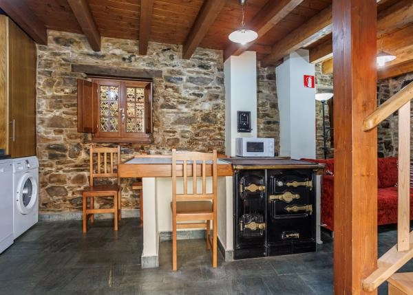 Galicia, Lugo, Pobra de Brollon, Pueblo, cocina 3