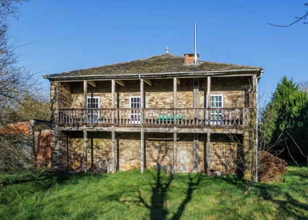 Galicia, Lugo, Begonte, casa de campo, vista de frente 2