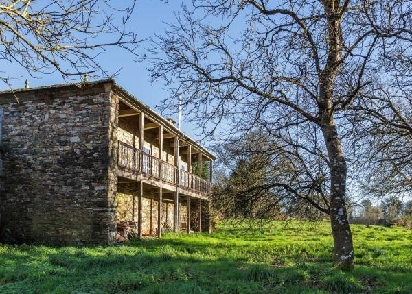 Galicia, Lugo, Begonte, casa de campo, vista fronta lateral