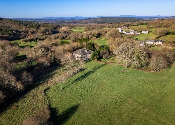 Galicia, Lugo, Begonte, casa de campo, vista area 4