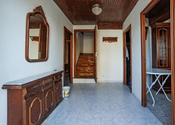  Galicia, Coruña, Ortiguiera, Country house, passageway 