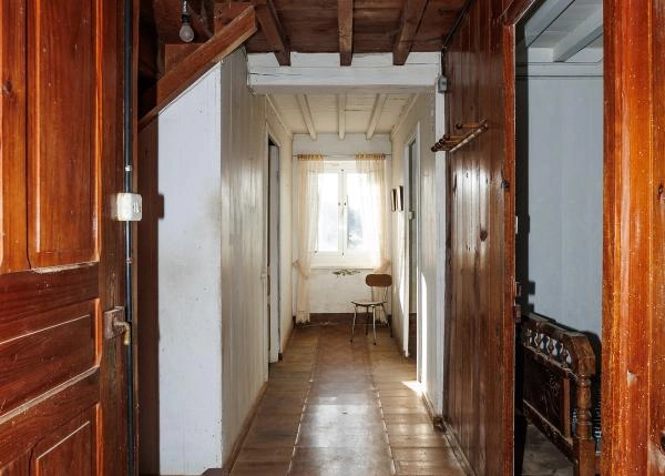  Galicia, Coruña, Ortiguiera, Country house passageway 2