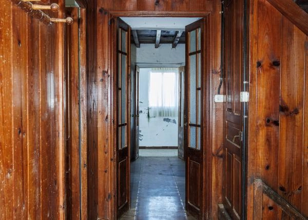  Galicia, Coruña, Ortiguiera, Country house pasageway