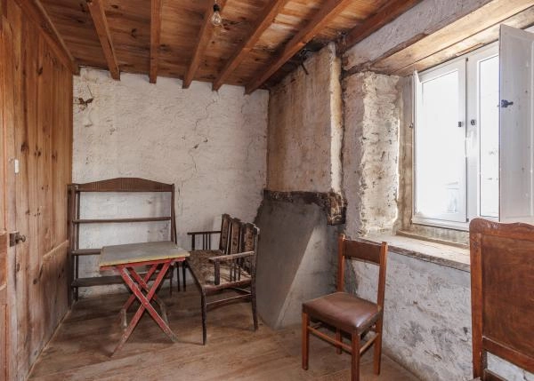  Galicia, Coruña, Ortiguiera, Country house, small room