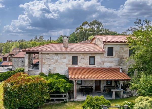 Galicia, Ourense, Cea, lateral view