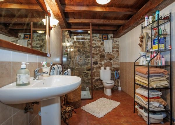 Galicia, Lugo, Sarria, casa de campo baño 1