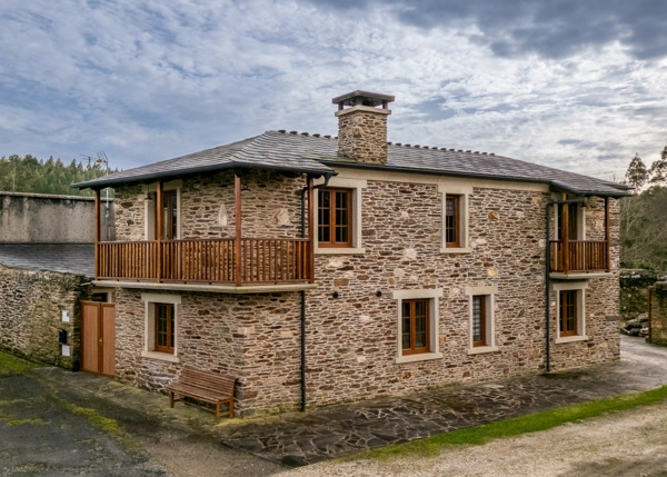 Galicia. Coruña,Mañon, casa de campo, vista frontal