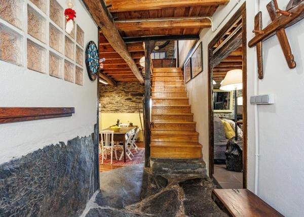 1972-Galicia, Coruña, As Pontes, casa rustica, escalera 1