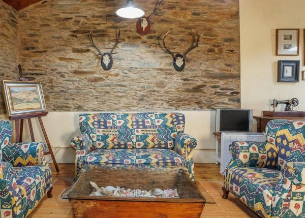 1972-Galicia, Coruña, As Pontes, casa rustica sofas, planta superior