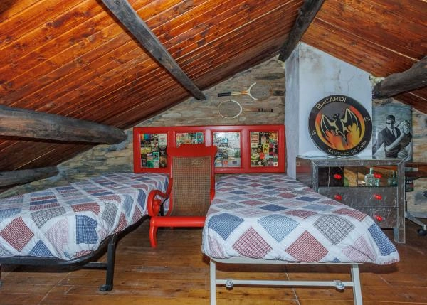 1972-Galicia, Coruña, As Pontes, casa rustica, camas en attico