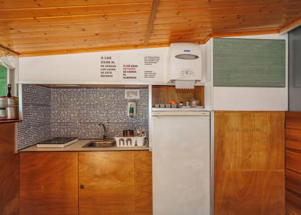 1975-Galicia, O Pino, pilgrims hostal, kitchen