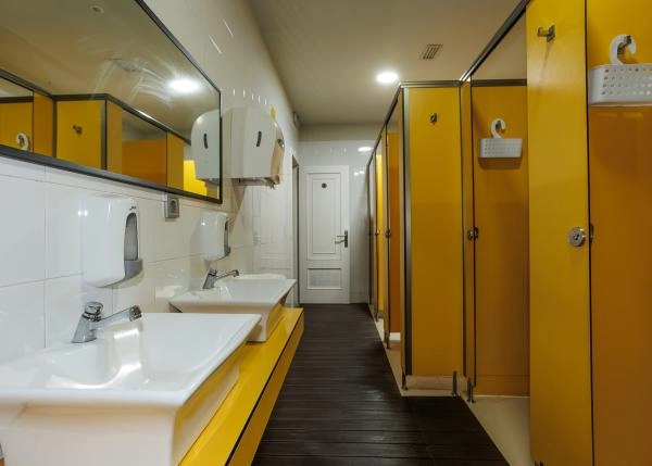 1975-Galicia, O Pino, pilgrims hostal, bathroom 2