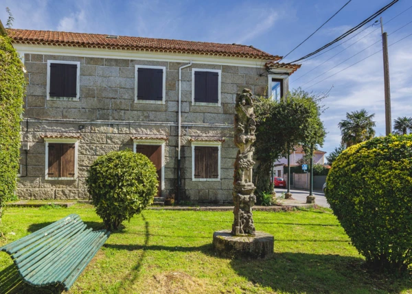 1977- Galicia, Caldas de Reis, country house, side view house