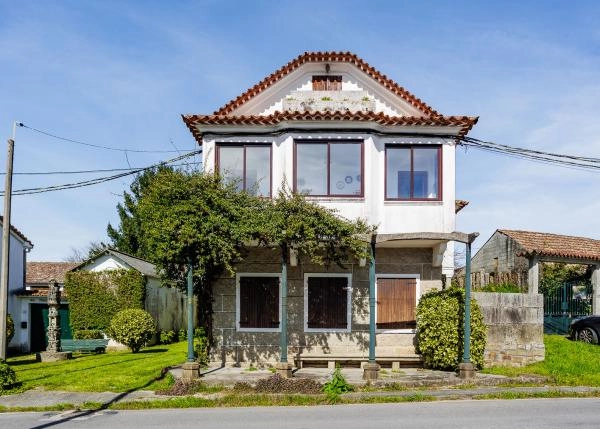 Galicia, Pontevedra, Caldas de Reis, casa rustica, vista de delante 