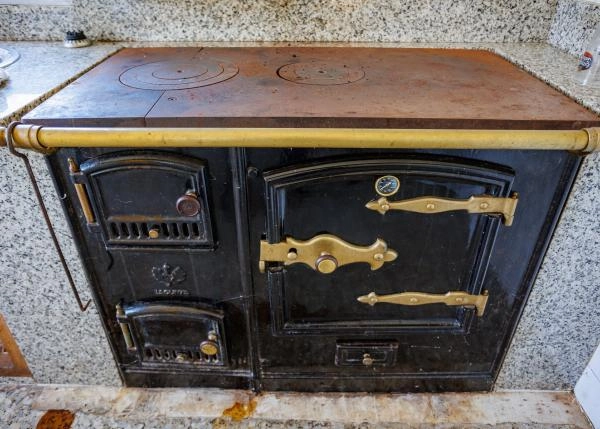 Galicia, Lugo, Vilalba, Santaballa, woodburning cooker