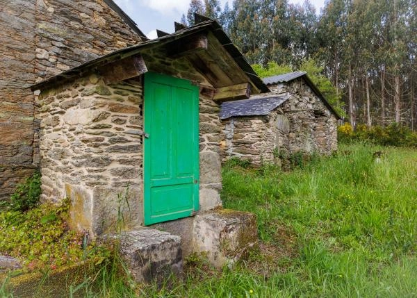 1984-Galicia, Lugo, casa rural, pozo