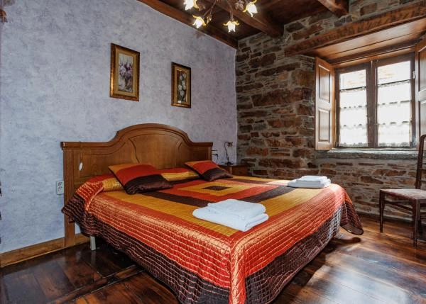 Galicia, Lugo, Navia de Suarna, habitacion 2 casa de campo