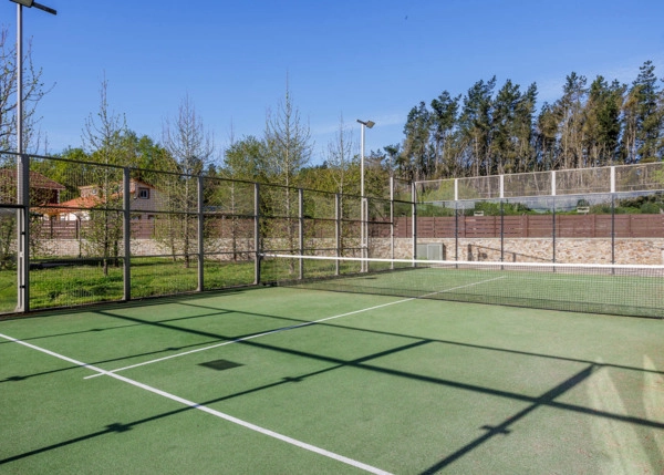 2014-Galicia, Boveda, Lugo, casa de campo, pista de tennis