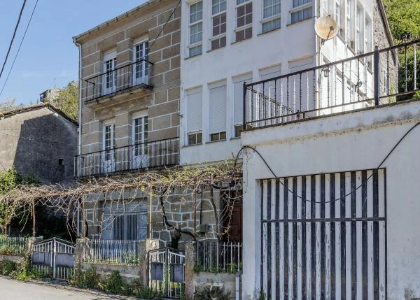 Galicia, Lugo, Belesar, casa rustica vista frente