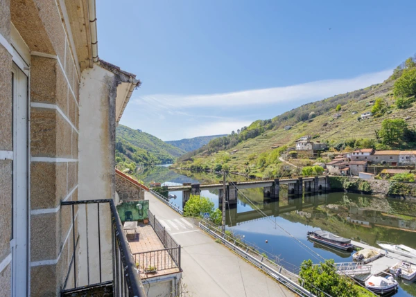 2105- Galicia, Lugo, Belesar, country house, view from terrace over river