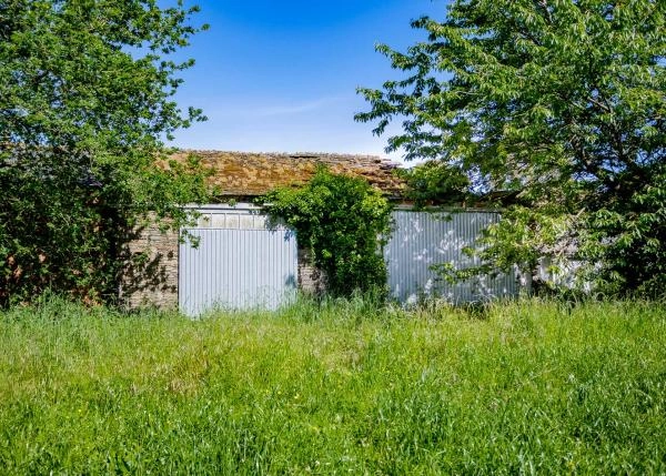 2019- Lugo, Cospeito country house, garage