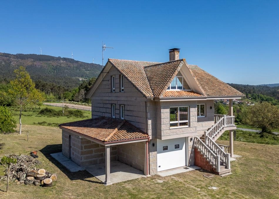 Galicia, Orense, O Carballiño, Casa rural, vista área 3