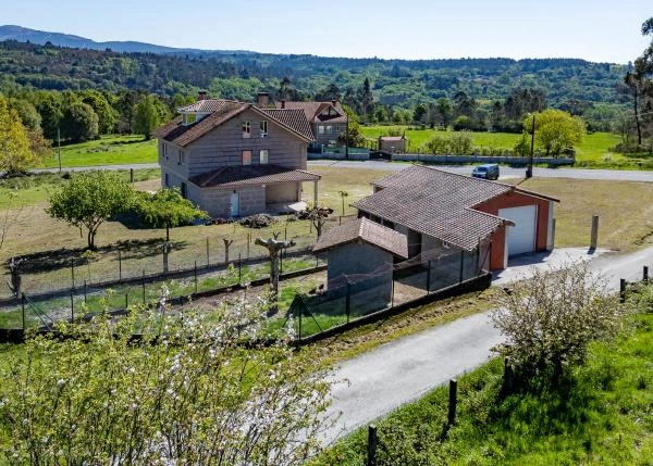 Galicia, Orense, O Carballiño, Casa rural, vista área 2