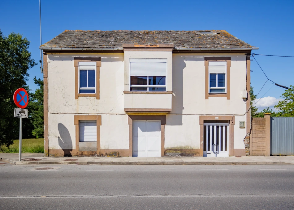 2029-Galicia, Lugo, Village house, seen from road