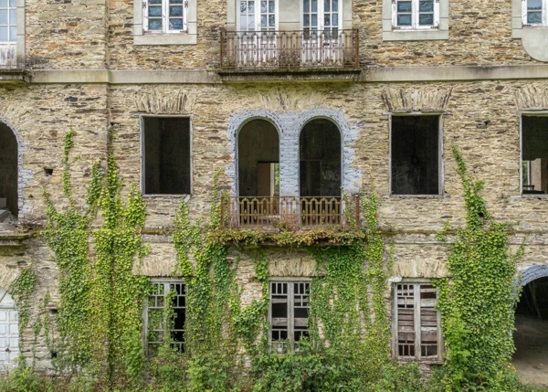 2042- Asturias,  Castropol front view