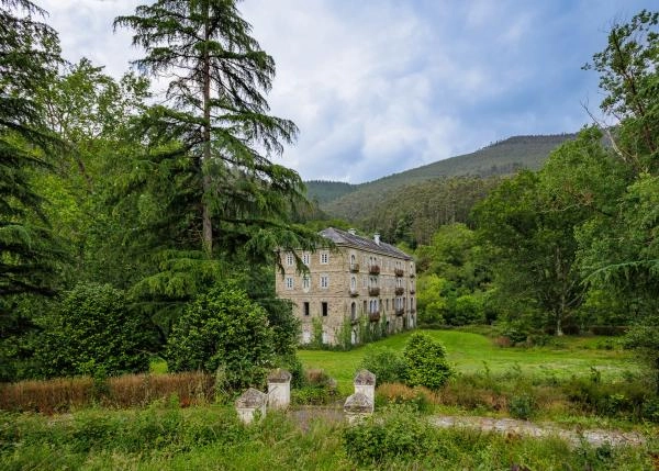 Asturias,  Castropol, entrance plot