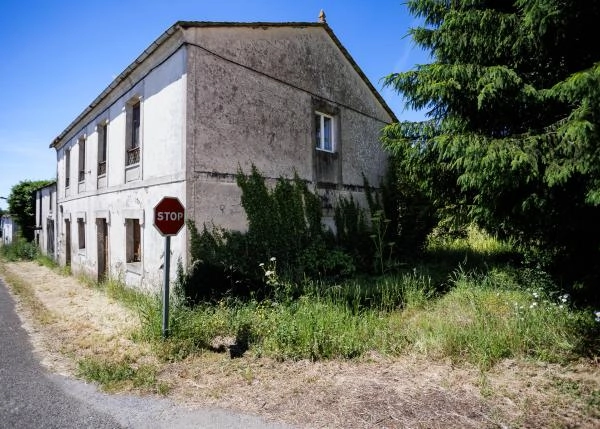 2051-Galicia, Lugo, Begonte, casa de campo vista lateral