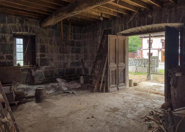 Asturias, Salas, Barcenas, basement