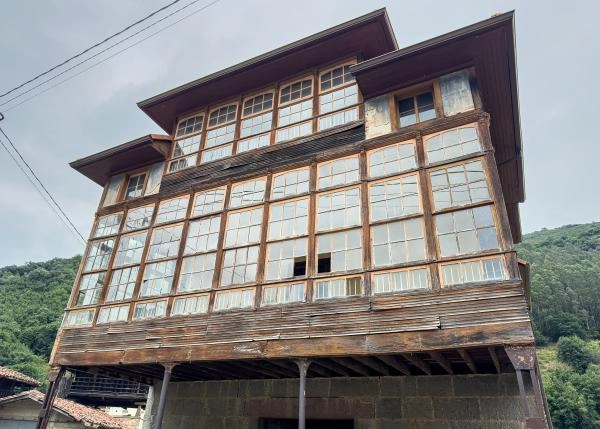 Asturias, Salas, Barcenas, frontal view