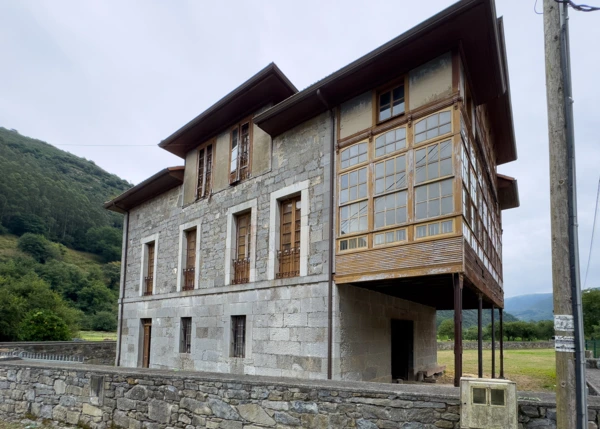 Asturias, Salas, Barcenas, view from street