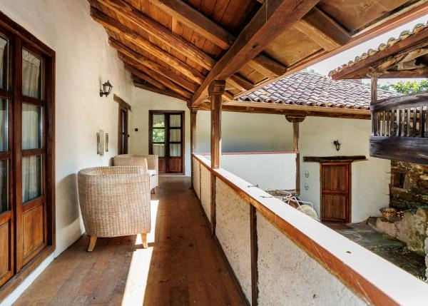  Asturias, Allende balconada 2