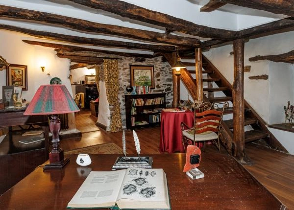  Asturias, Allende oficina 2