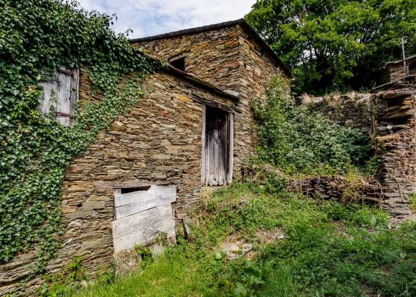 Galicia, Lugo, Samos, side view