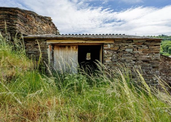 Galicia, Lugo, Samos, rear view