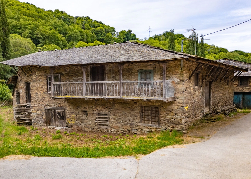 2060- Galicia, Lugo, Samos, vista frente 1