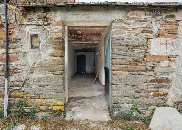 Galicia, Lugo, Cospeito, Momancos, entrada casa