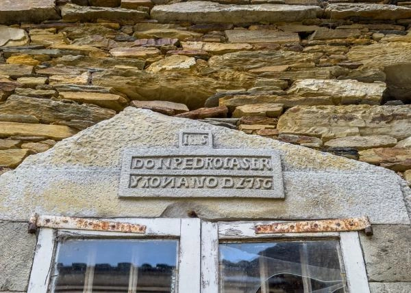 Asturias, Vegadeo, plaque
