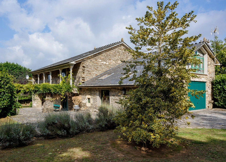 Galicia, Lugo, Cospeito, vista exterior 1