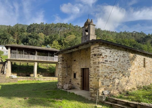 2107-Galicia, Lugo, Pontenova, chapel