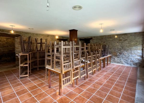 2107-Galicia, Lugo, Pontenova, dining room